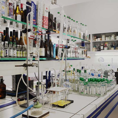 Οινολογικό Εργαστήριο-Αγροτικός Οινοποιητικός Συνεταιρισμός Τυρνάβου-Tirnavos-Winery-Home-oinologiko-ergastirio